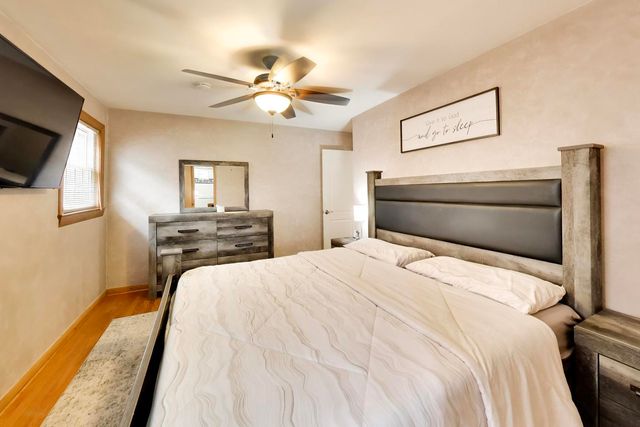 5652 S Parkside Avenue, Chicago, IL 60638