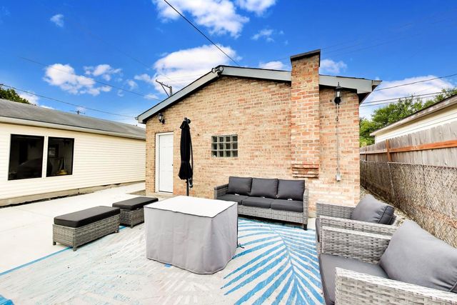 5652 S Parkside Avenue, Chicago, IL 60638