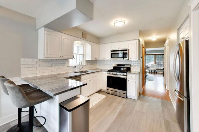 5652 S Parkside Avenue, Chicago, IL 60638