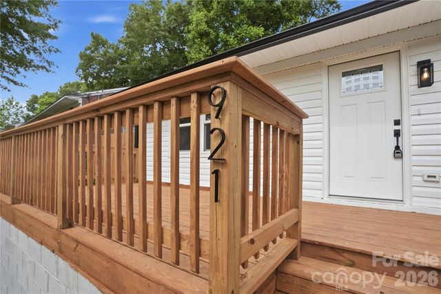 921 Green Circle Drive, Gastonia, NC 28054