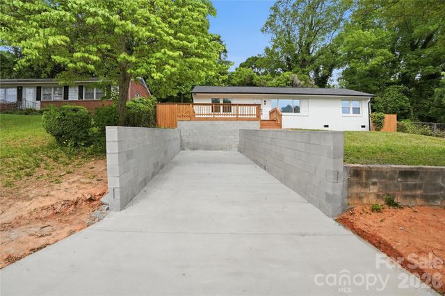 921 Green Circle Drive, Gastonia, NC 28054