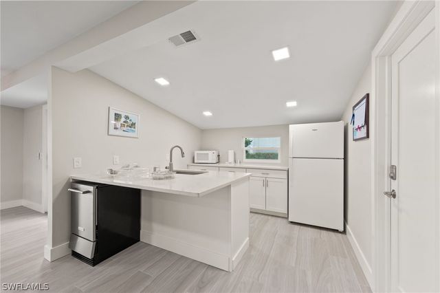 2880 GULF SHORE BLVD N 410, Naples, FL 34103