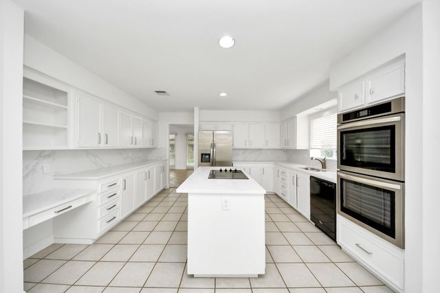 11415 Ella Lee Lane, Houston, TX 77077