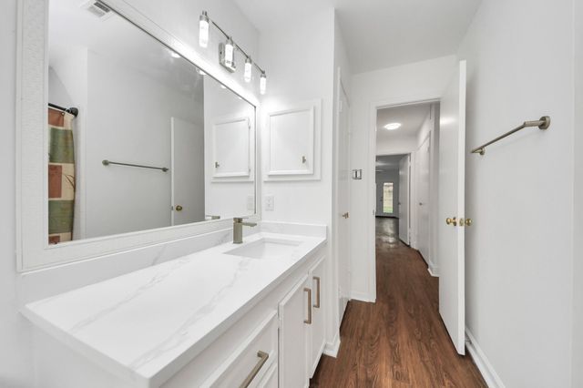 11415 Ella Lee Lane, Houston, TX 77077