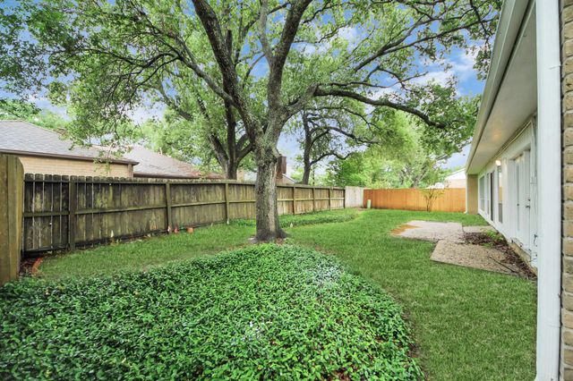 11415 Ella Lee Lane, Houston, TX 77077