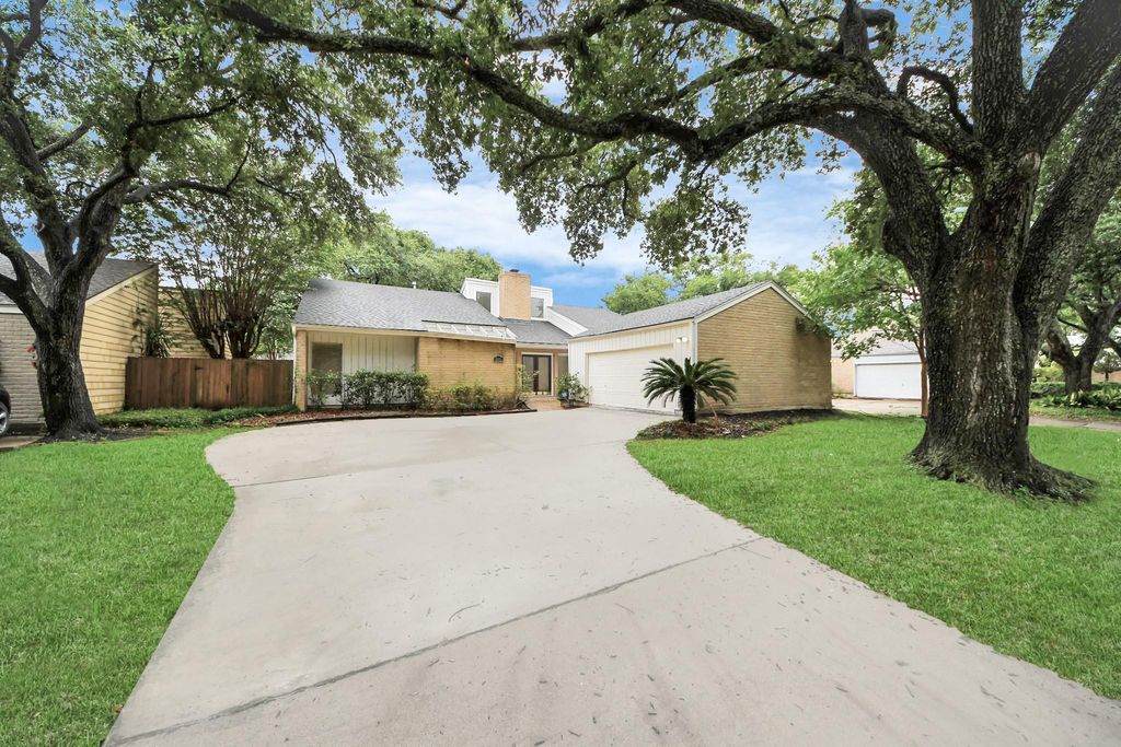 11415 Ella Lee Lane, Houston, TX 77077