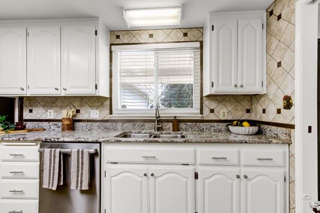 9049 Rosewood Dr, Sacramento, CA 95826