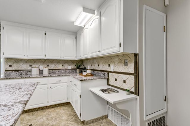9049 Rosewood Dr, Sacramento, CA 95826
