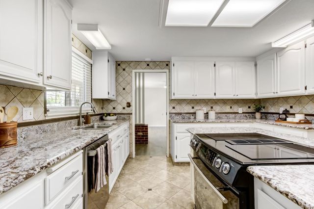 9049 Rosewood Dr, Sacramento, CA 95826