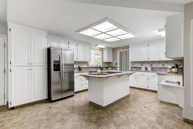 9049 Rosewood Dr, Sacramento, CA 95826