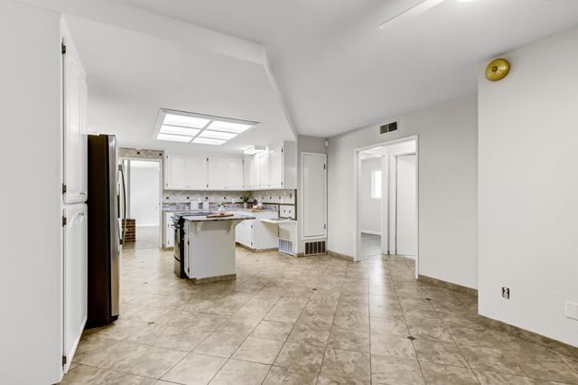 9049 Rosewood Dr, Sacramento, CA 95826