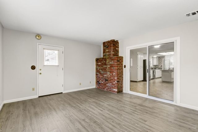 9049 Rosewood Dr, Sacramento, CA 95826