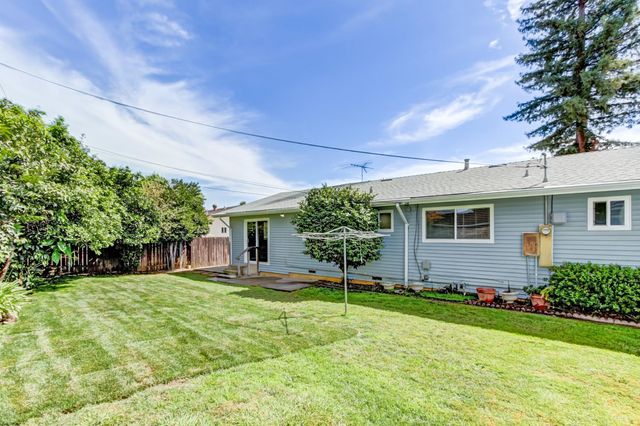 9049 Rosewood Dr, Sacramento, CA 95826