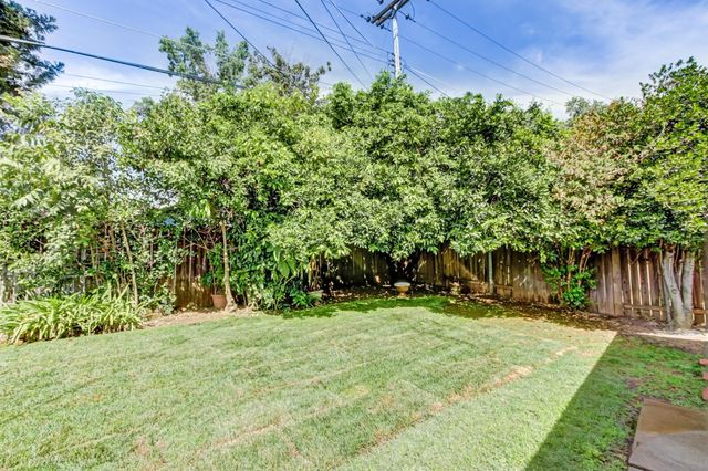9049 Rosewood Dr, Sacramento, CA 95826
