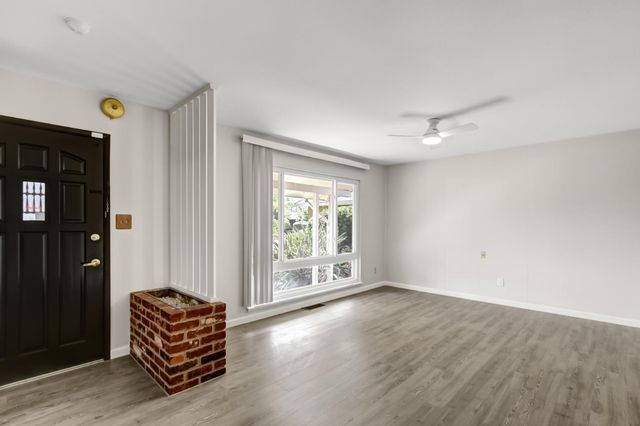 9049 Rosewood Dr, Sacramento, CA 95826
