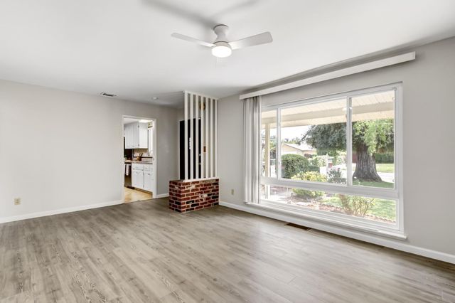 9049 Rosewood Dr, Sacramento, CA 95826