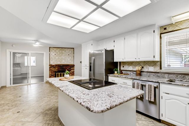 9049 Rosewood Dr, Sacramento, CA 95826