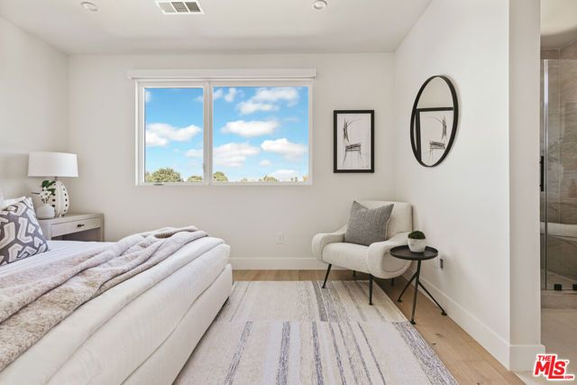 3220 S Barrington Avenue, Los Angeles, CA 90066