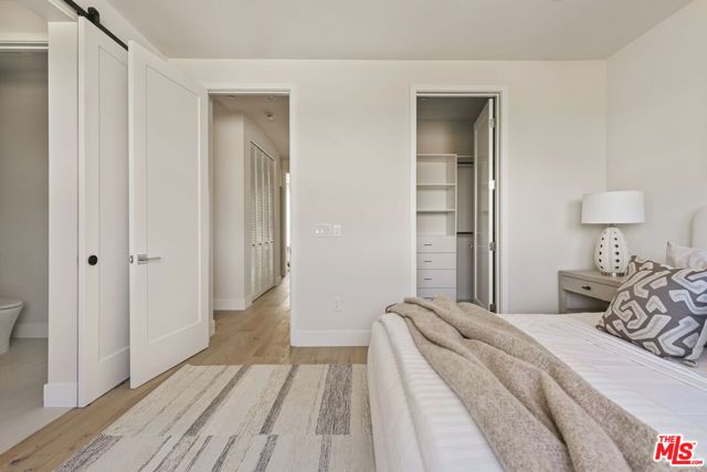 3220 S Barrington Avenue, Los Angeles, CA 90066