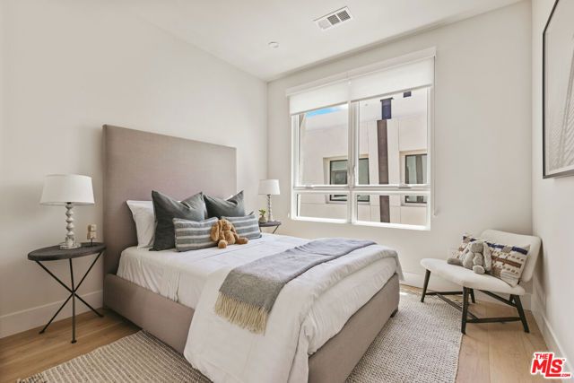 3220 S Barrington Avenue, Los Angeles, CA 90066