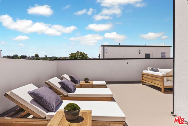 3220 S Barrington Avenue, Los Angeles, CA 90066