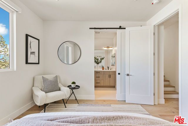 3220 S Barrington Avenue, Los Angeles, CA 90066