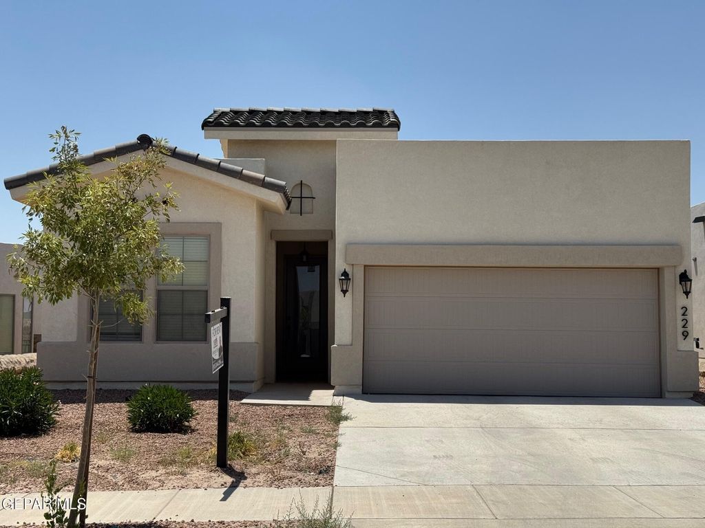 229 FARNBOROUGH Street, El Paso, TX 79928