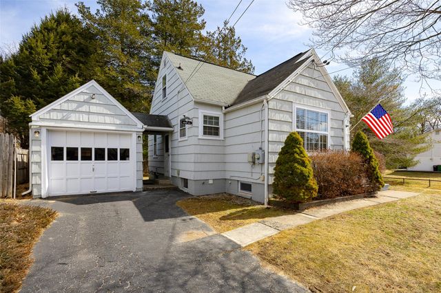 70 Sunset Avenue, Poughkeepsie, NY 12601
