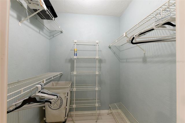 1800 LIESL DRIVE E, Venice, FL 34293