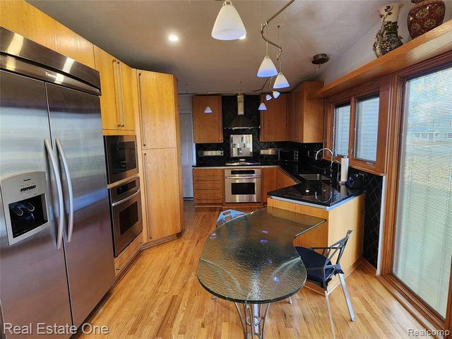 6660 Woodbank Drive, Bloomfield Village, MI 48301