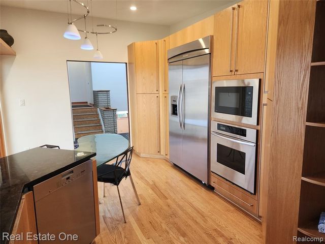 6660 Woodbank Drive, Bloomfield Village, MI 48301