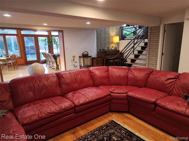 6660 Woodbank Drive, Bloomfield Village, MI 48301