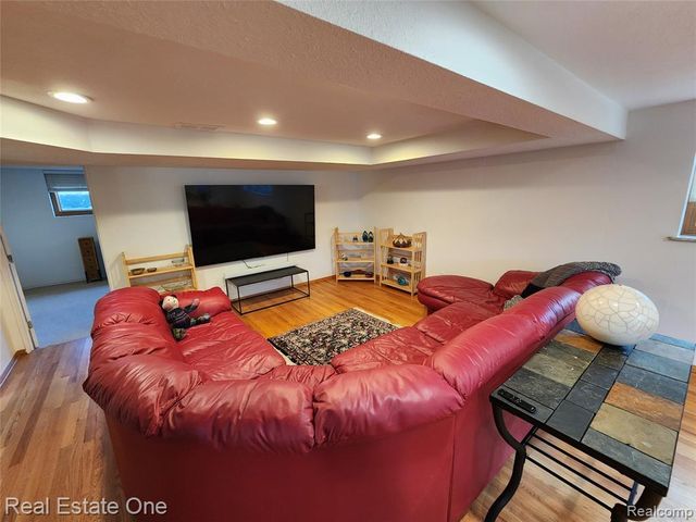 6660 Woodbank Drive, Bloomfield Village, MI 48301