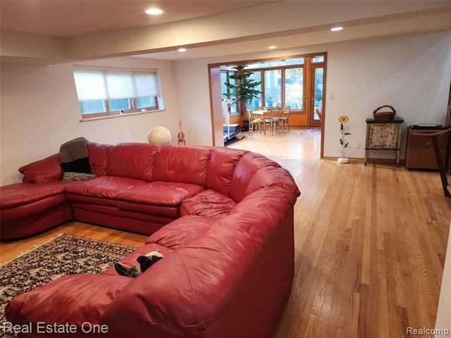 6660 Woodbank Drive, Bloomfield Village, MI 48301