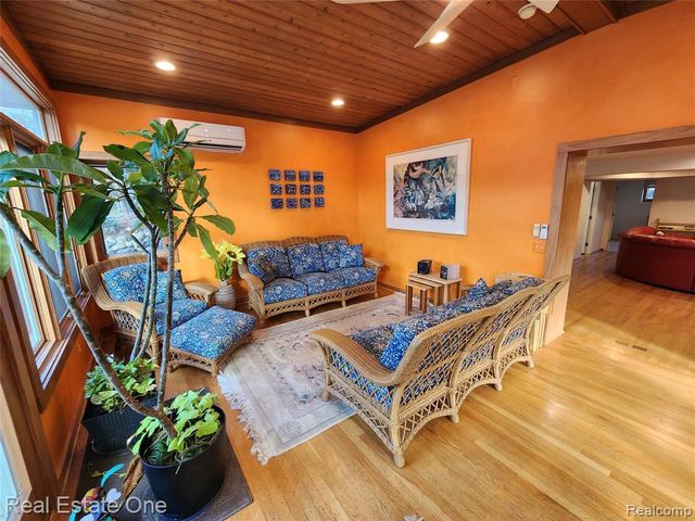 6660 Woodbank Drive, Bloomfield Village, MI 48301