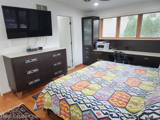 6660 Woodbank Drive, Bloomfield Village, MI 48301