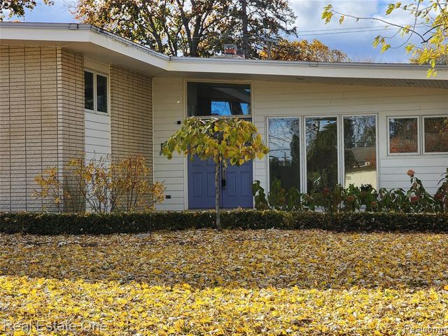 6660 Woodbank Drive, Bloomfield Village, MI 48301