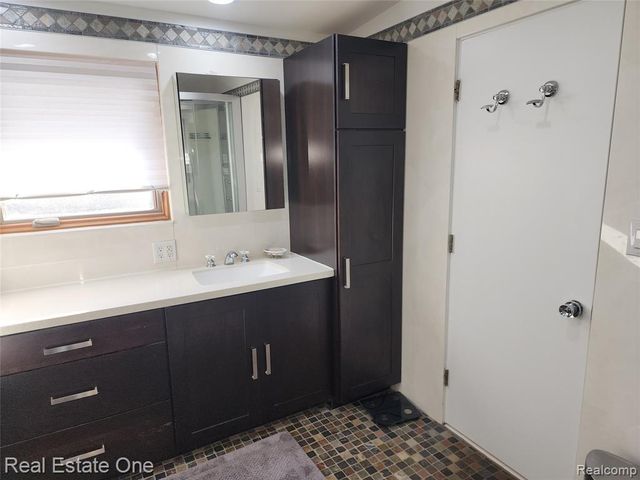 6660 Woodbank Drive, Bloomfield Village, MI 48301