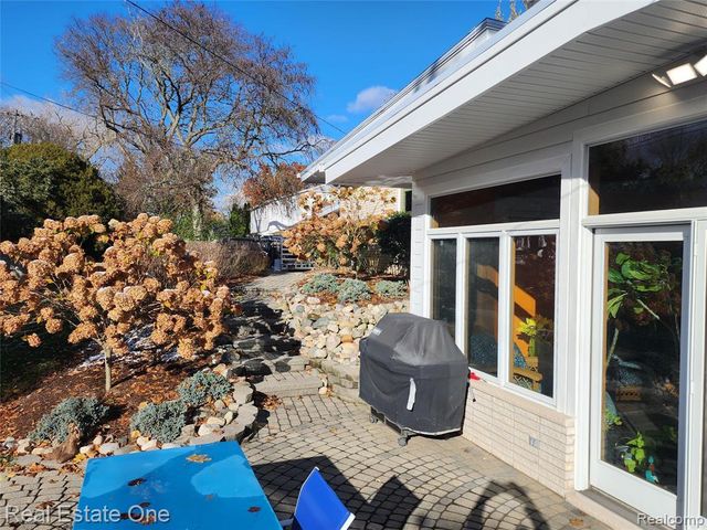 6660 Woodbank Drive, Bloomfield Village, MI 48301