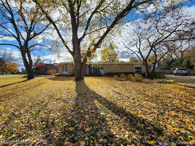 6660 Woodbank Drive, Bloomfield Village, MI 48301