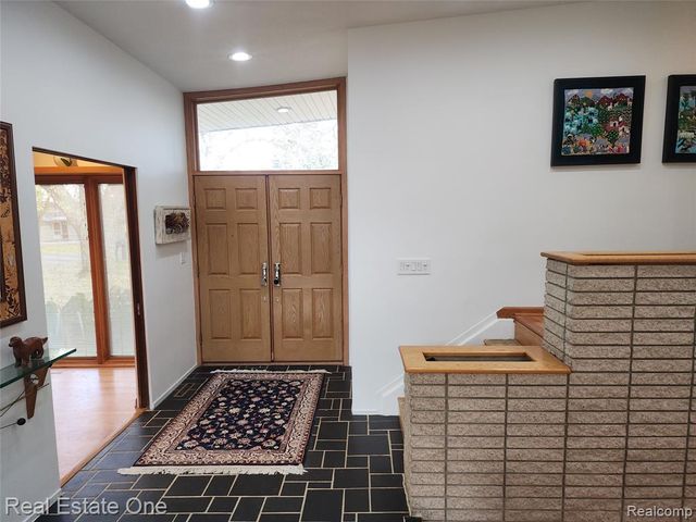 6660 Woodbank Drive, Bloomfield Village, MI 48301