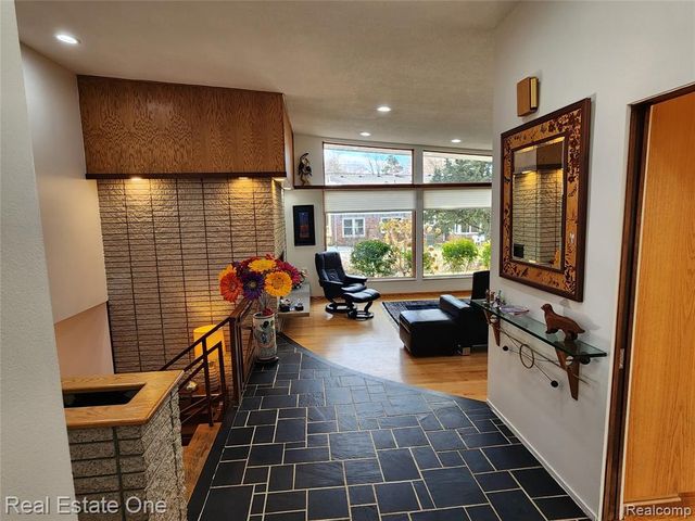 6660 Woodbank Drive, Bloomfield Village, MI 48301