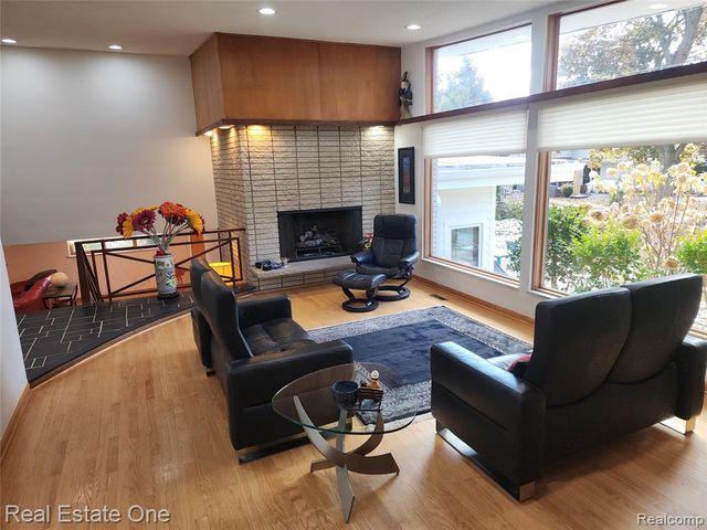 6660 Woodbank Drive, Bloomfield Village, MI 48301