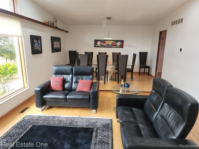 6660 Woodbank Drive, Bloomfield Village, MI 48301