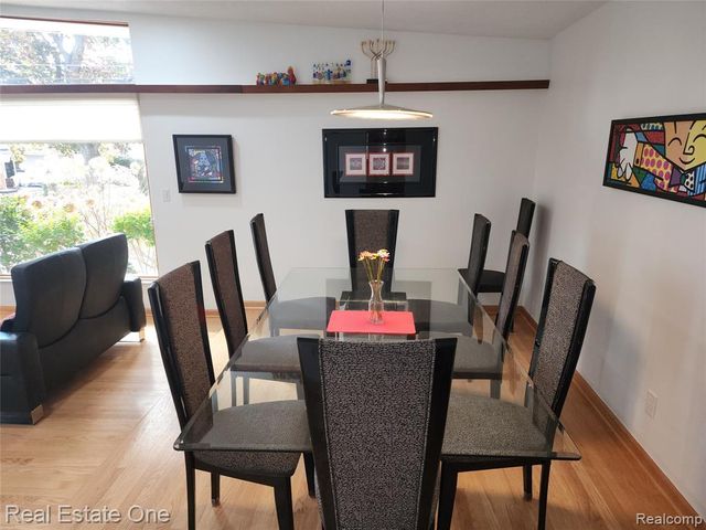 6660 Woodbank Drive, Bloomfield Village, MI 48301