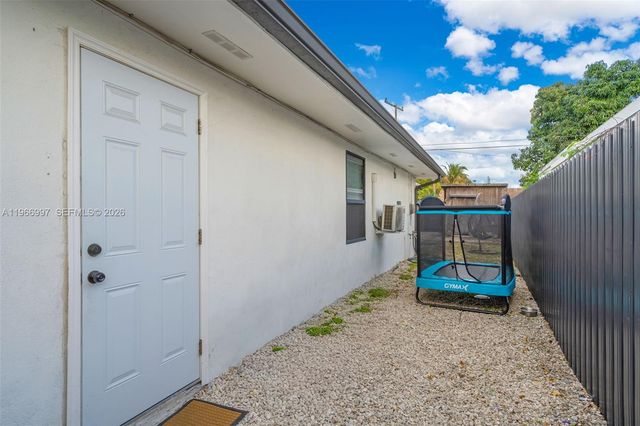 411 N 61st Ave, Hollywood, FL 33024