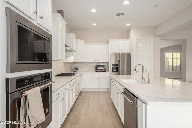 2751 W Plateau Ridge Drive, Oro Valley, AZ 85742