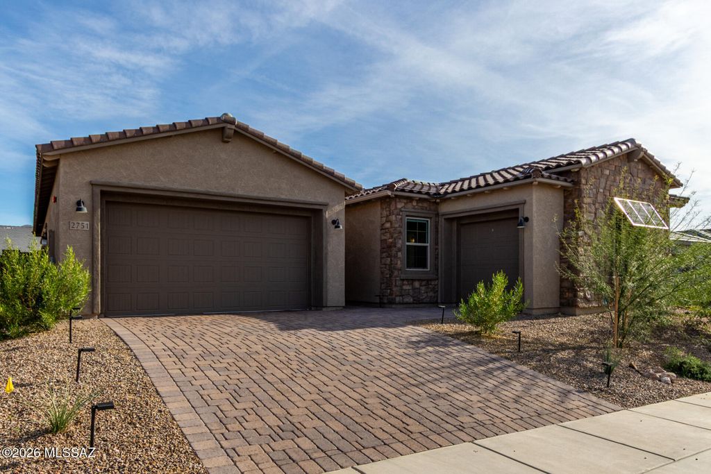 2751 W Plateau Ridge Drive, Oro Valley, AZ 85742