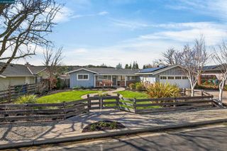 19 Lance Ct, Moraga, CA 94556