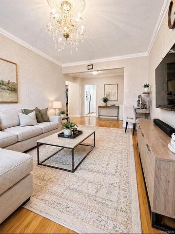 84-01 Main St 311, Jamaica, NY 11435